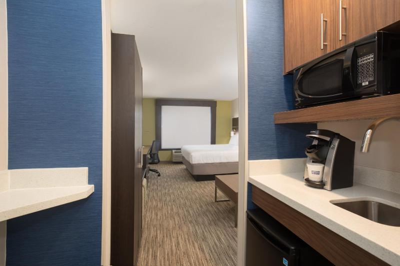 King Suite with Sofa Bed image 2