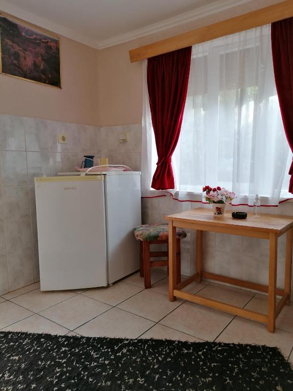 One-Bedroom Apartment image 2