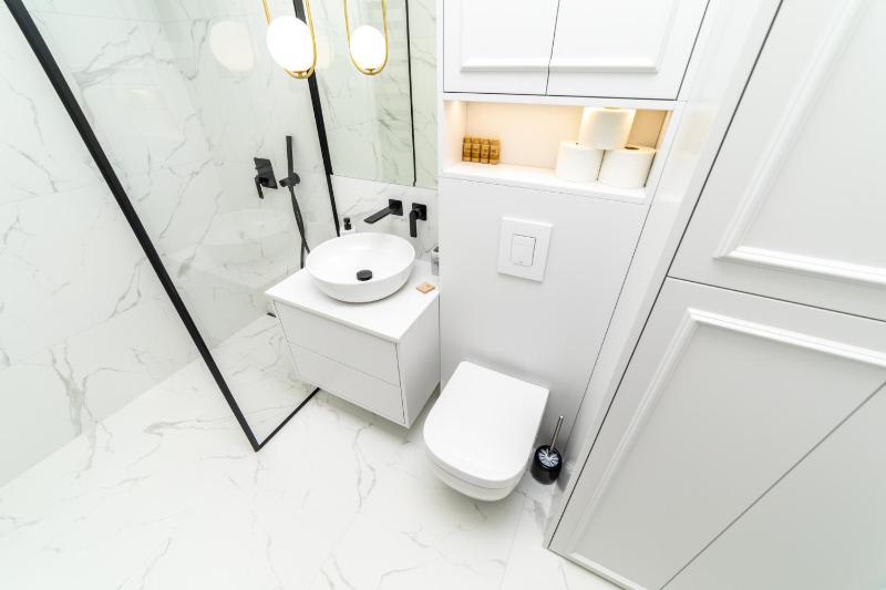 SAUNA & SPA White Deluxe with terrace by OneApartments - image 3