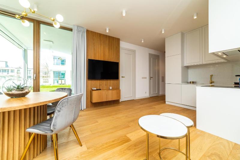 SAUNA & SPA White Deluxe with terrace by OneApartments - image 8