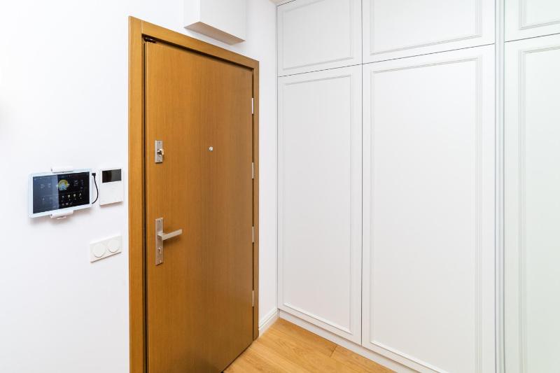 SAUNA & SPA White Deluxe with terrace by OneApartments - image 7