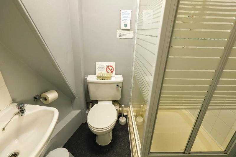 Double Room with Private Bathroom image 4