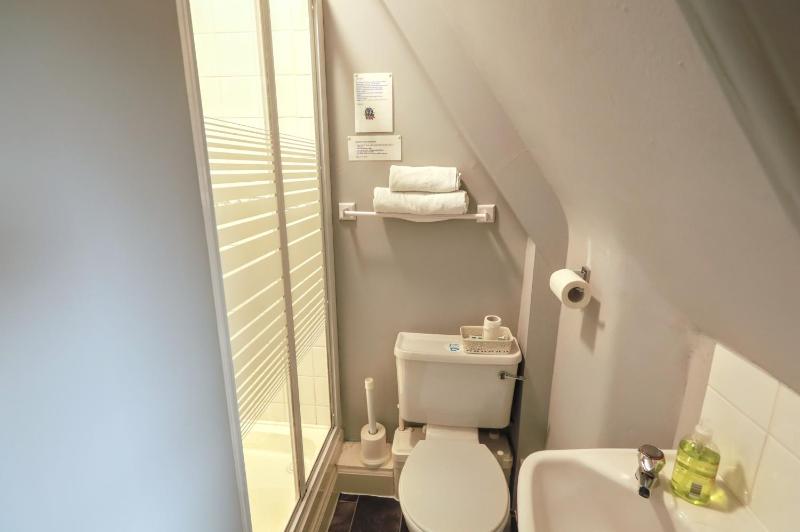 Double Room with Private Bathroom image 3
