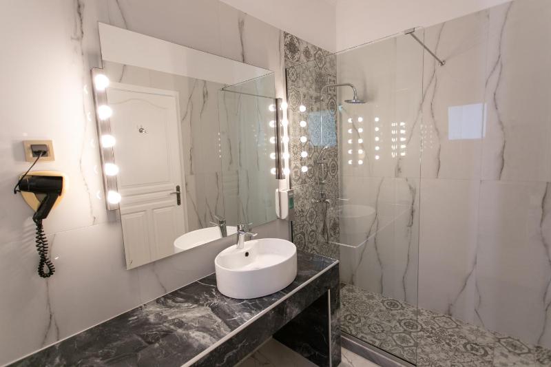 Magda's Hotel Apartments - image 9