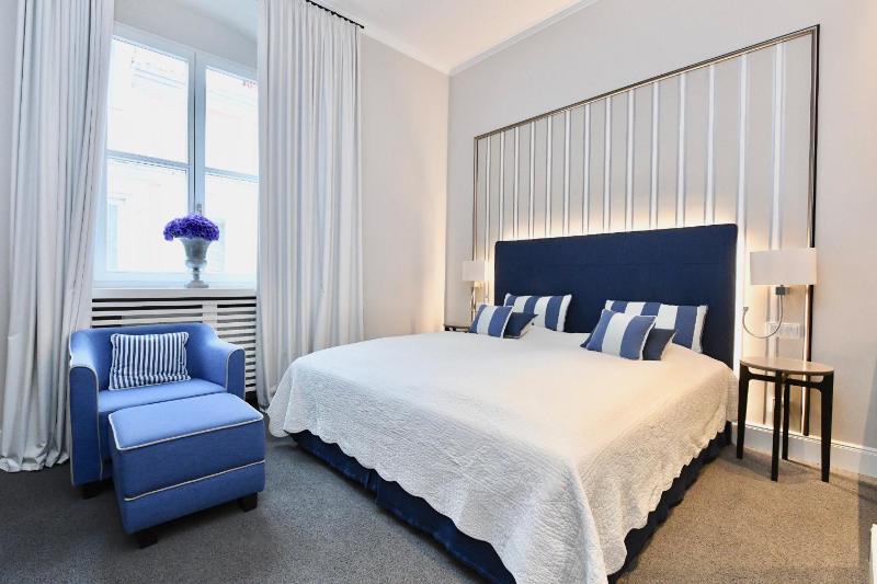 Deluxe Double Room with Shower image 4