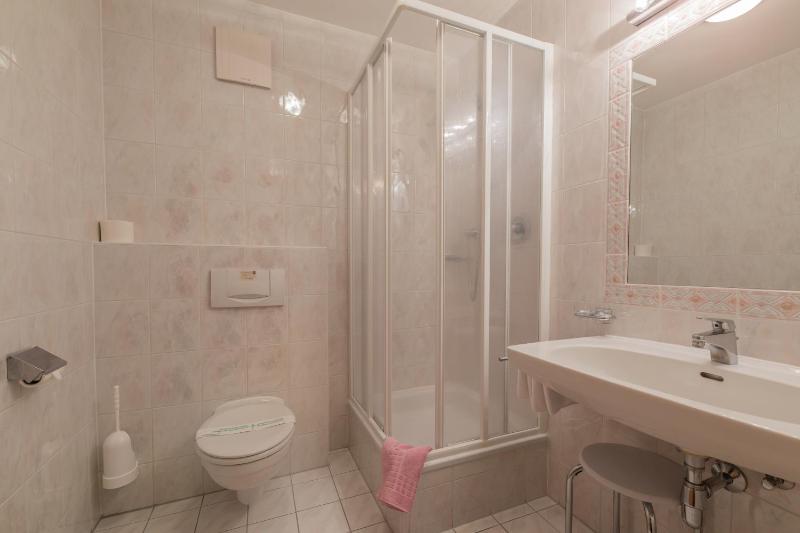 Budget Double Room image 4