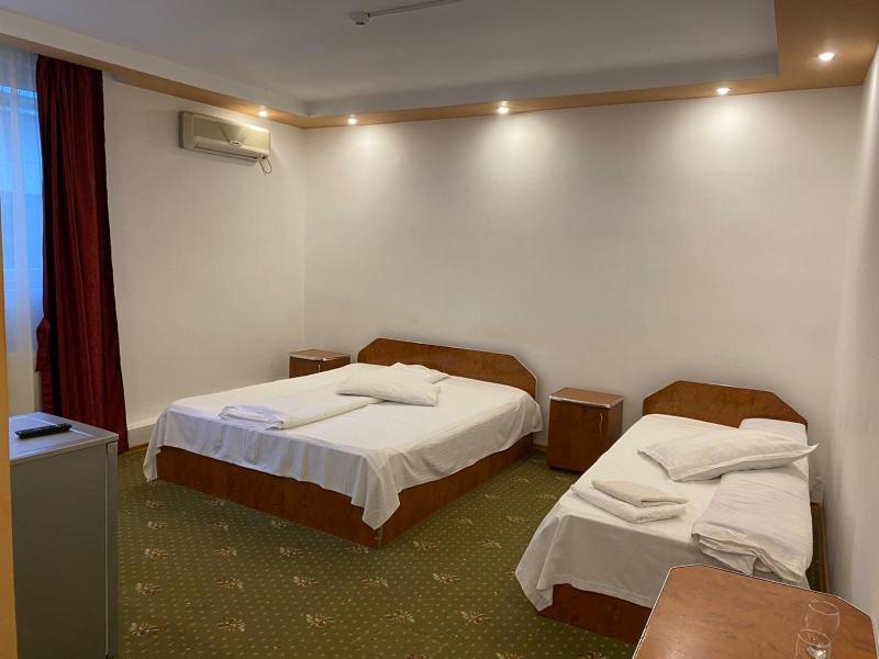 Double Room with Private Bathroom image 1