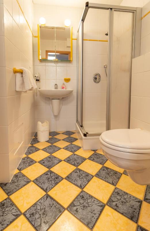 Double Room with Balcony image 4