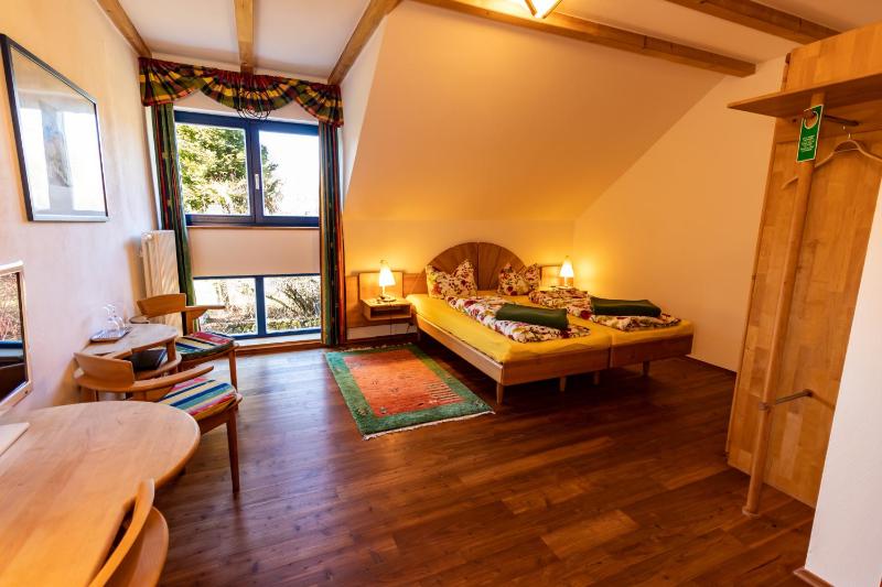 Double Room image 3