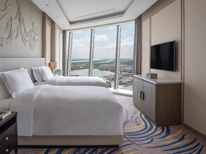 Deluxe Twin Room image 1