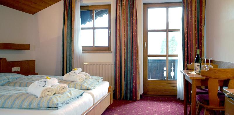 Double Room image 3