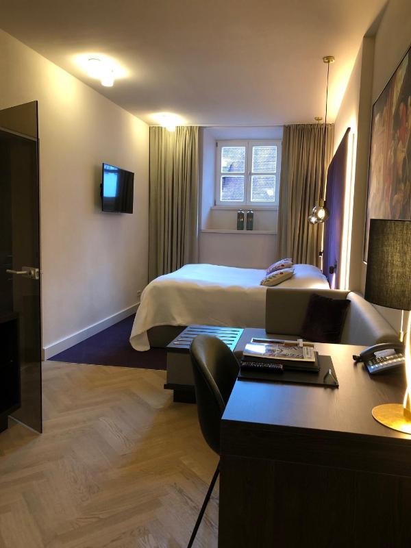 Deluxe Double Room with Shower image 3