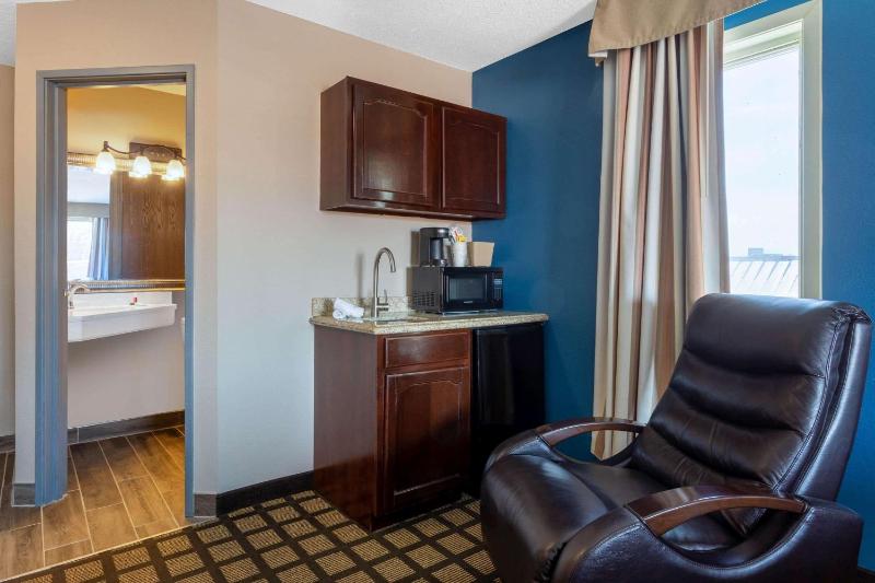 Deluxe Studio Suite with Two Queen Beds - Non-Smoking image 3