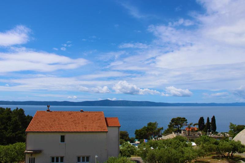 One-Bedroom Apartment with Sea View image 2