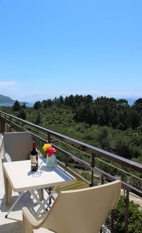One-Bedroom Apartment with Sea View image 4