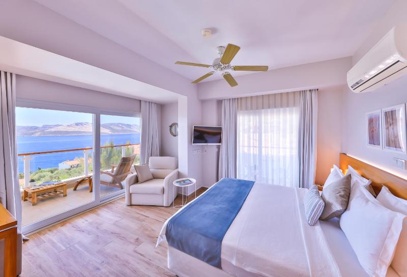 Deluxe Double Room with Sea View image 1