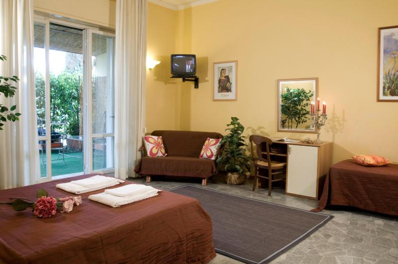 Quadruple Room image 3
