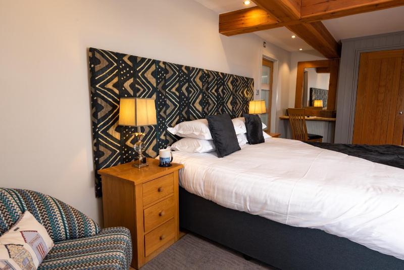 Superior Double or Twin Room image 4