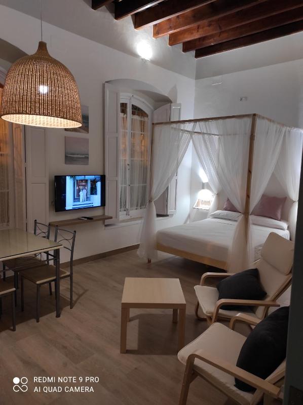 Queen Studio image 4