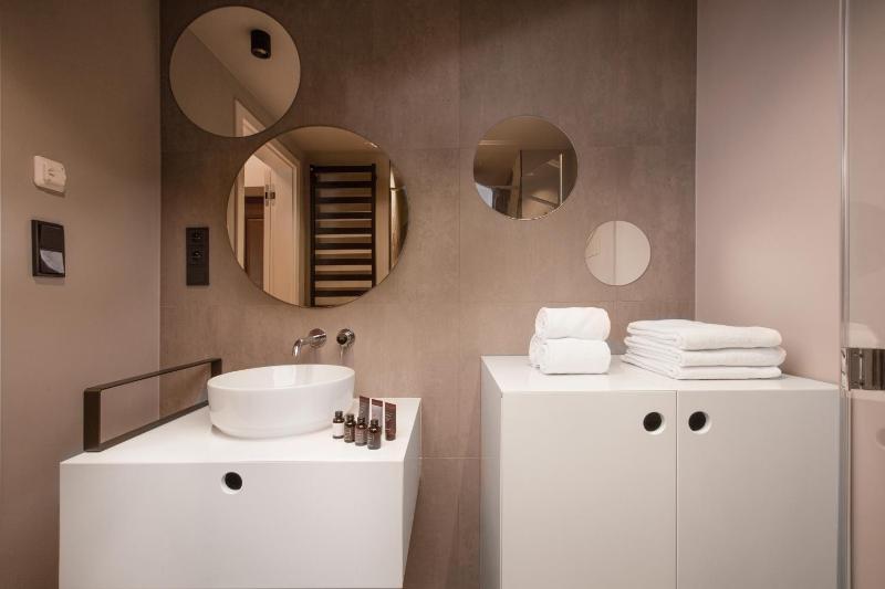 One-Bedroom Apartment image 3