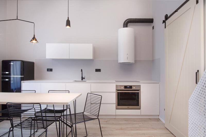One-Bedroom Apartment image 1