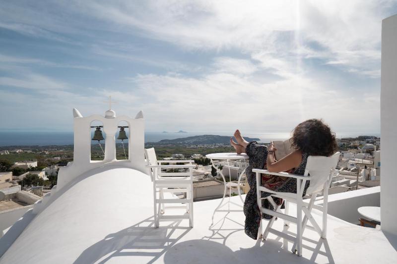 Honeymoon Suite with Private Outdoor Hot Tub and Panoramic Sea View image 3