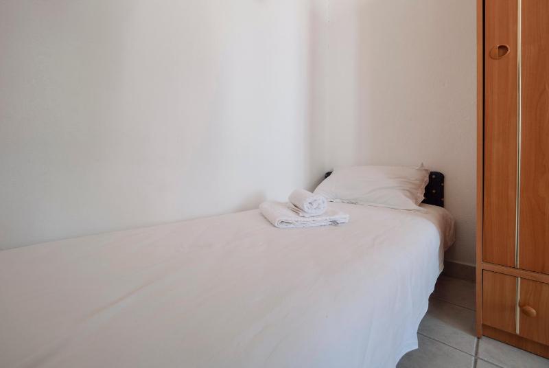 Triple Room with Balcony image 4