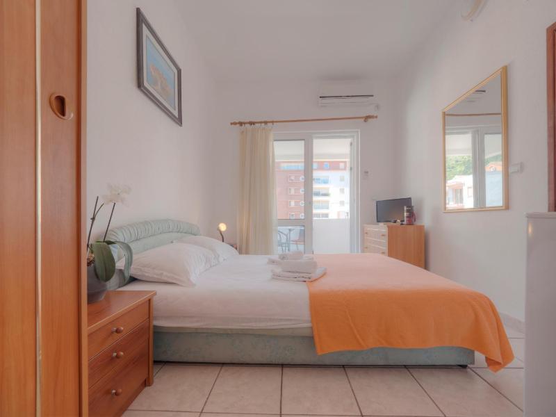 Triple Room with Balcony image 1