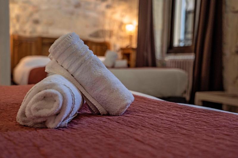 Superior Double Room with Two Double Beds image 2