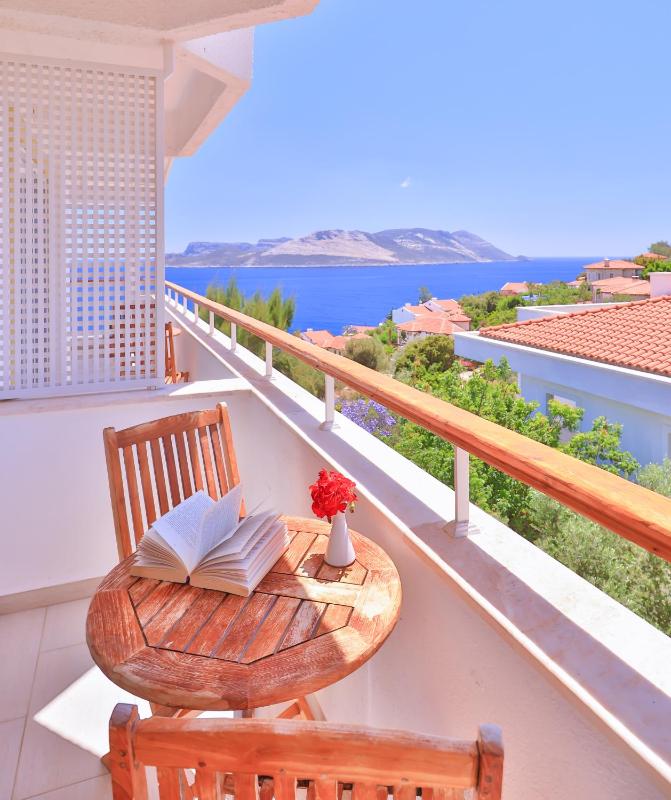 Standard Double Room with Partial Sea View image 3