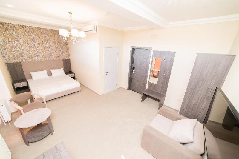 Deluxe Room image 3