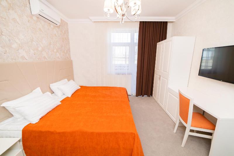 One-Bedroom Suite image 3