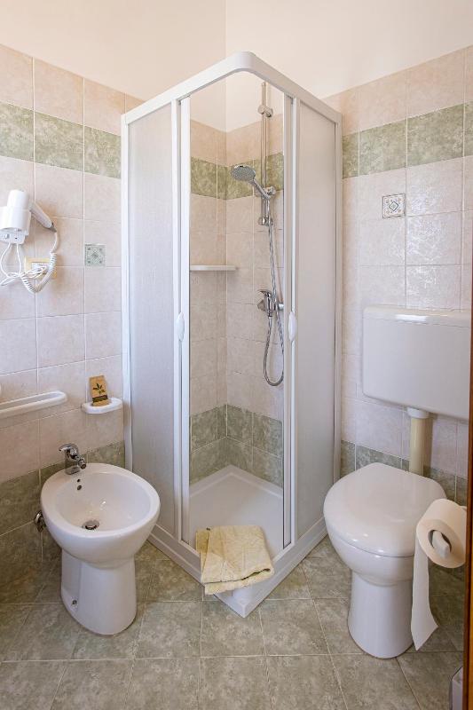 Economy Double or Twin Room image 2