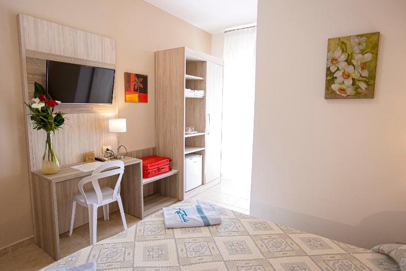 Economy Double or Twin Room image 4