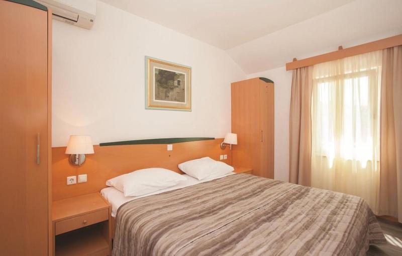 One-Bedroom Apartment with Terrace image 3