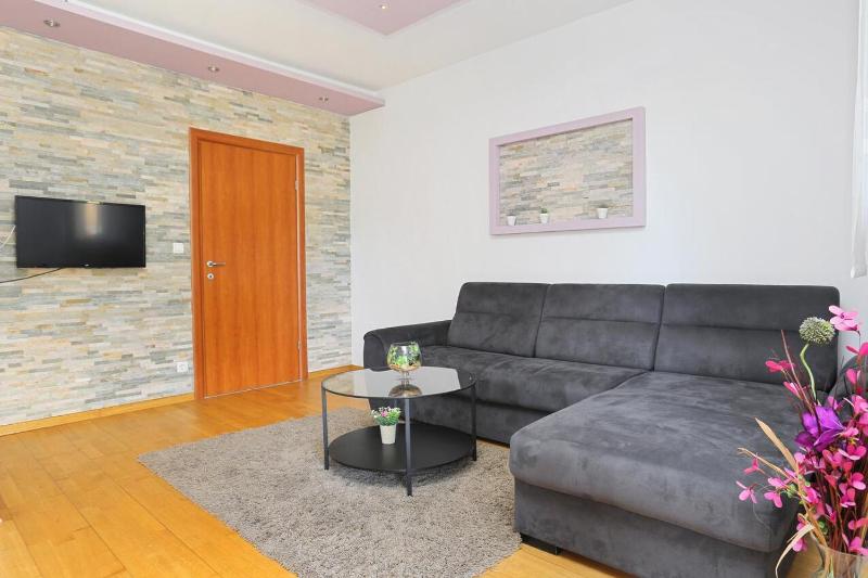 Two-Bedroom Apartment with Terrace and Sea View image 3