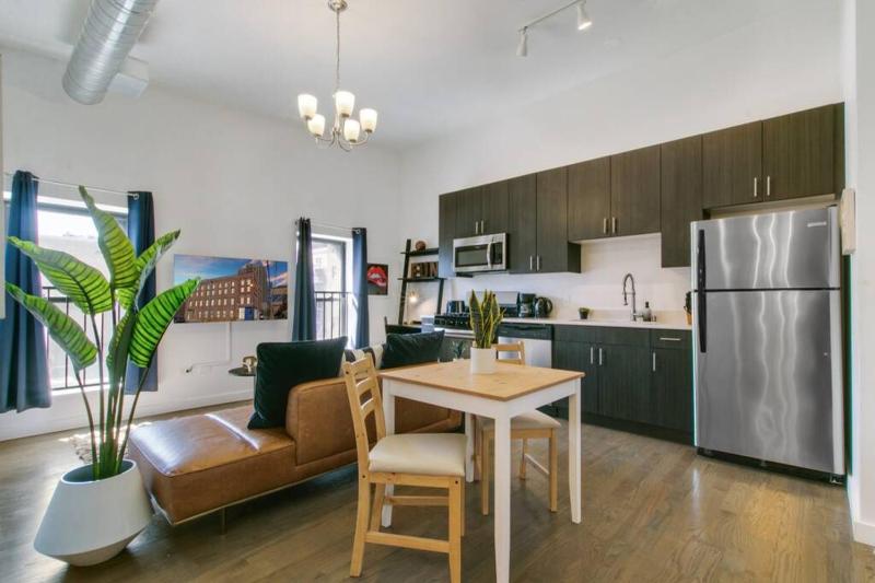 One-Bedroom Apartment image 2