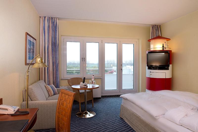 Standard Double Room with Balcony image 4