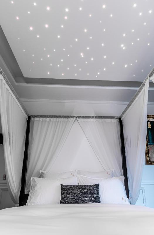 Double Room with Spa Bath image 3