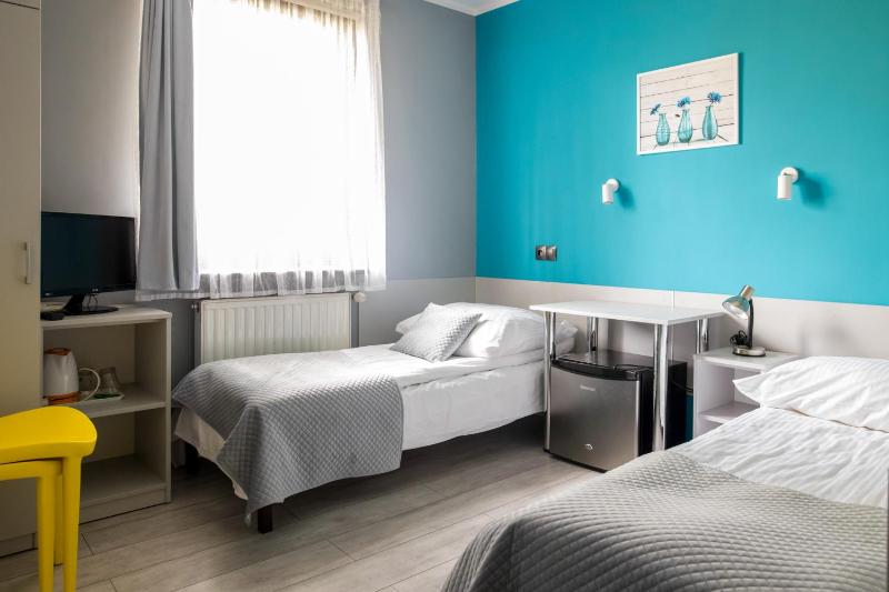 Small Twin Room image 1