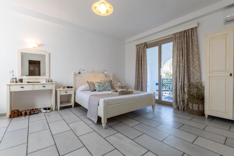 Deluxe Quadruple Room image 3