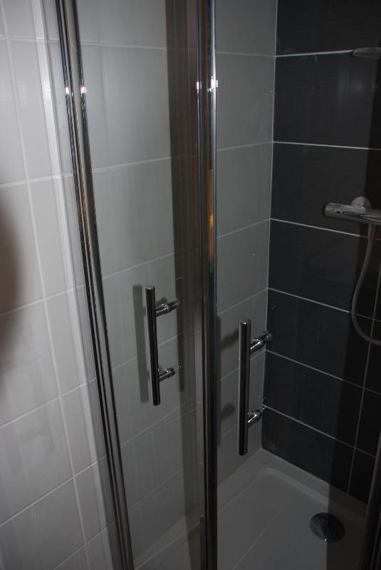 Standard Double Room image 3