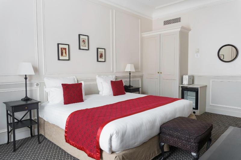 Privilege Double Room image 3