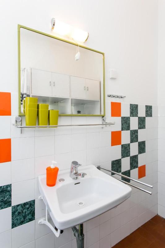 Apartment Blue  Green -  Two-Bedroom Apartment with Terrace and Garden View - image 11