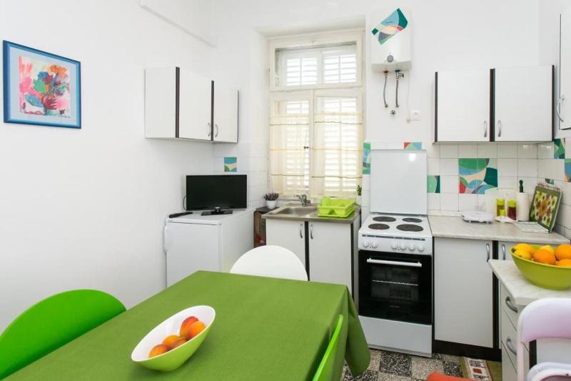 Apartment Blue  Green -  Two-Bedroom Apartment with Terrace and Garden View - image 14