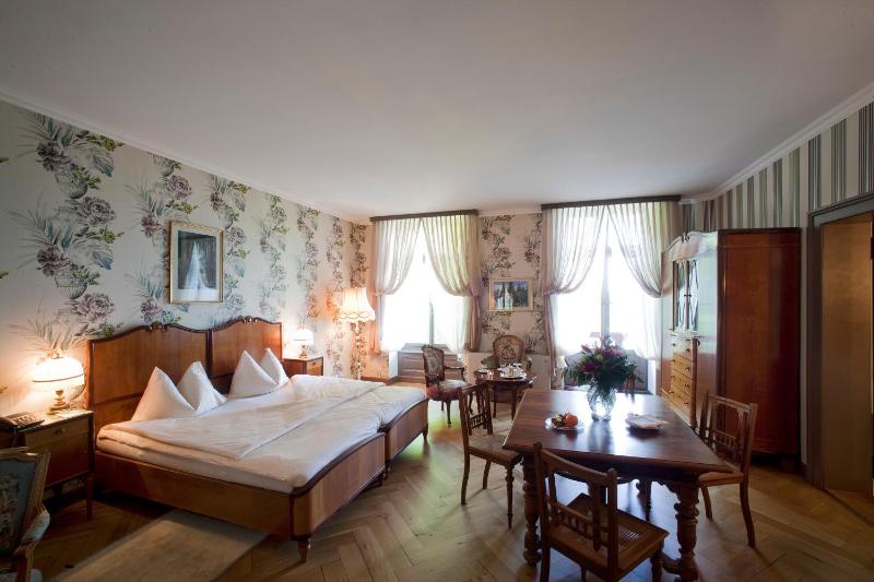 Deluxe Double Room with Lake View image 4