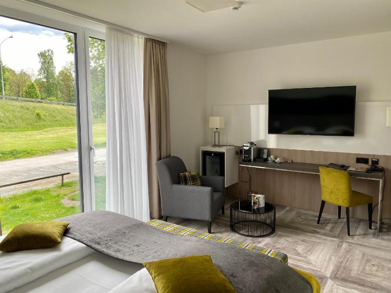 Superior Double Room with Street View image 3
