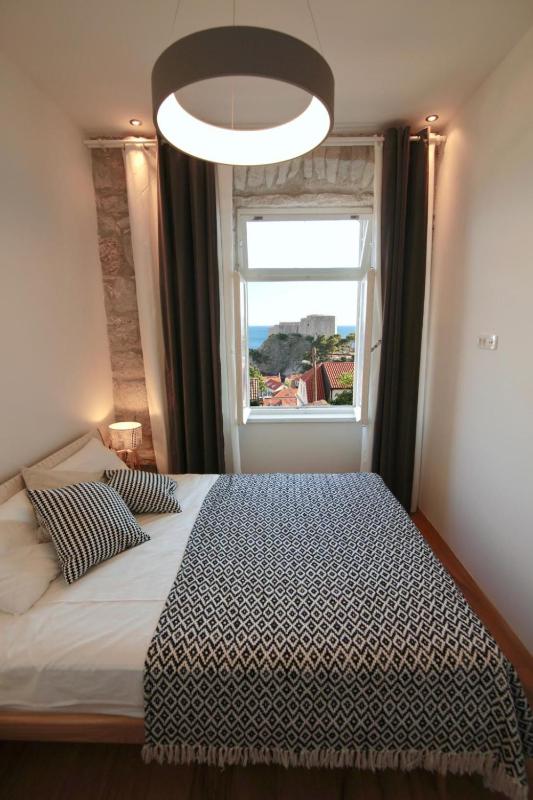 Comfort One-Bedroom Apartment with Patio and Sea View image 4