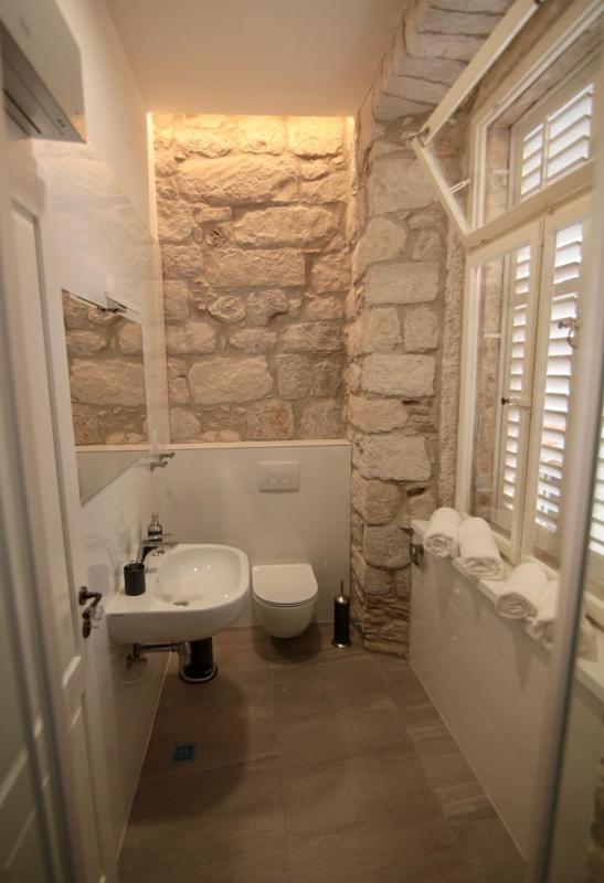 Comfort One-Bedroom Apartment with Patio and Sea View image 2