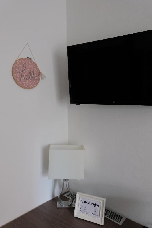 Single Room with Bathroom image 2